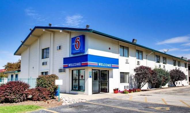 Motel 6 normal il bloomington area