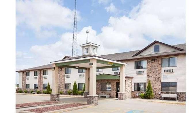 Super 8 by wyndham mclean bloomington sw