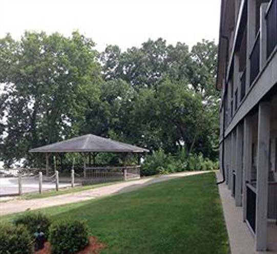 Paddle wheel inn