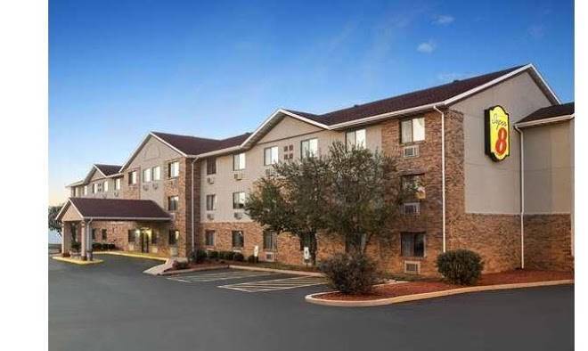 Super 8 by wyndham fairview heights st louis