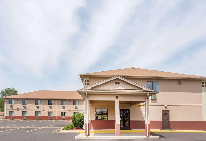 Super 8 by wyndham rock falls sterling area