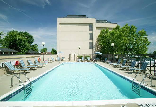 Hampton inn louisville north clarksville
