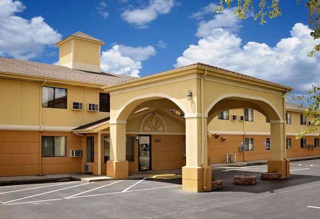 Super 8 by wyndham muncie ball st college area