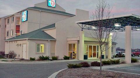 Motel 6 seymour in north