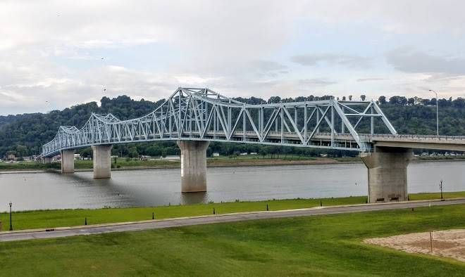 Riverboat inn & suites