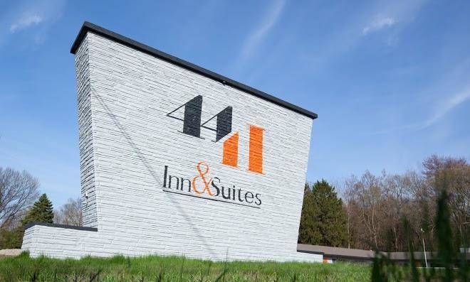 4411 inn & suites