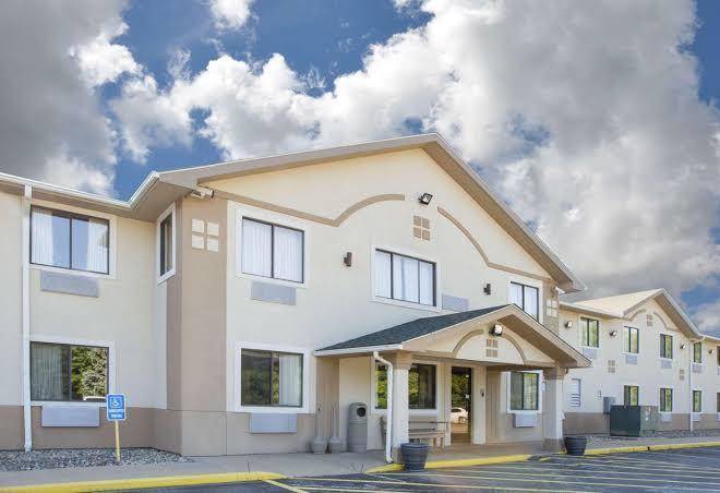 Super 8 by wyndham howe