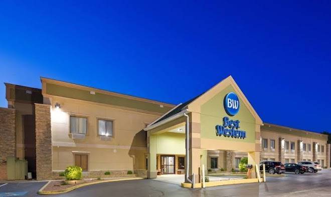 Best Western Crossroads Inn Image