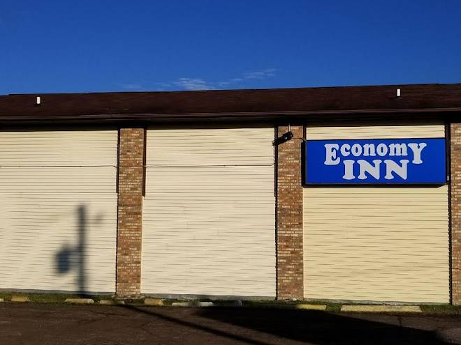 Economy inn & suites cedar lake