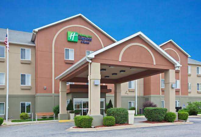 Holiday Inn Express & Suites Bedford Image