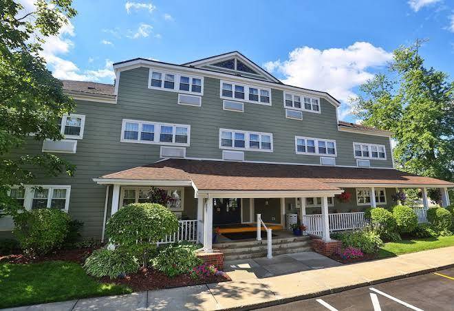 Ivy Court Inn & Suites Image