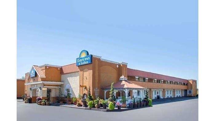 Days inn & suites by wyndham terre haute