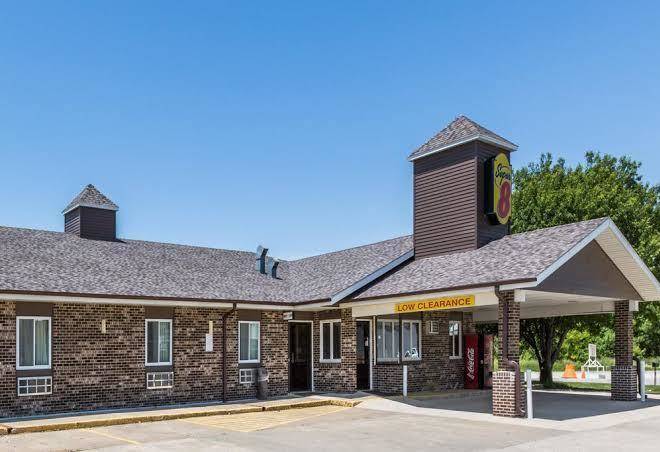 Super 8 By Wyndham Adair Ia Image