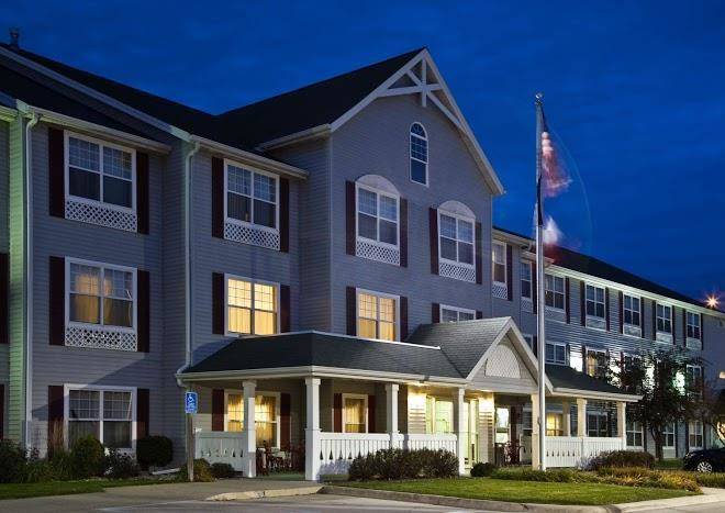 Country Inn & Suites By Radisson Cedar Falls Ia Image
