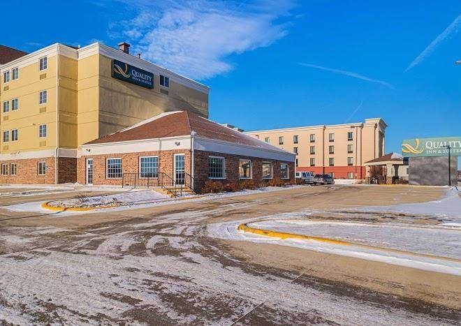 Quality inn & suites waterloo cedar falls cedar valley