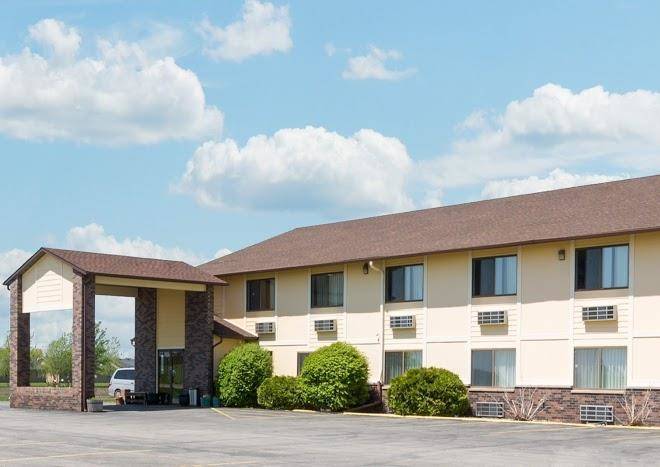 Super 8 By Wyndham Perry Ia Image