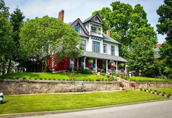 Evans' holly grove inn