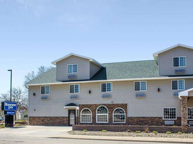 Rodeway inn & suites near okoboji lake