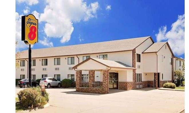 Super 8 by wyndham dyersville