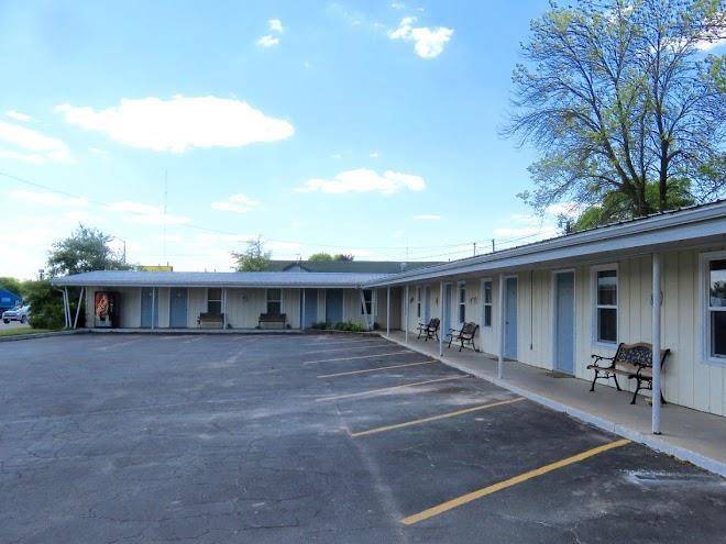 Hometown inn of charles city iowa