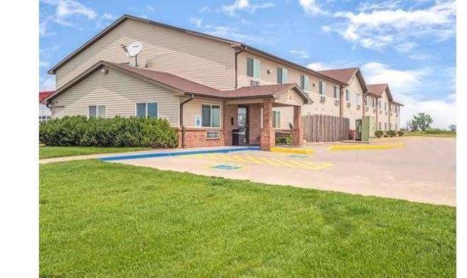 Super 8 By Wyndham Nebraska City Image