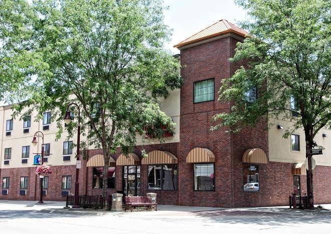 Shenandoah Inn And Suites Image