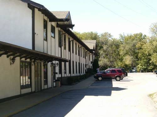 Budget Inn & Suites Image