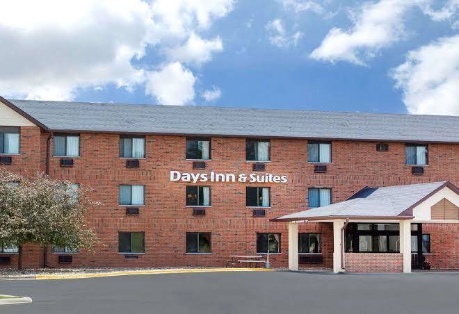 Days Inn & Suites By Wyndham Des Moines Airport Image