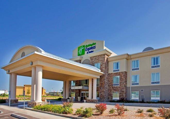 Holiday inn express & suites east wichita i 35 andover