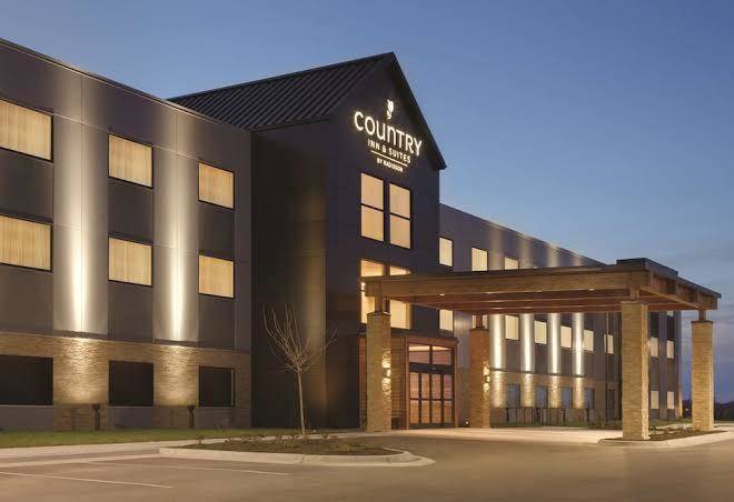 Country inn & suites by radisson lawrence ks
