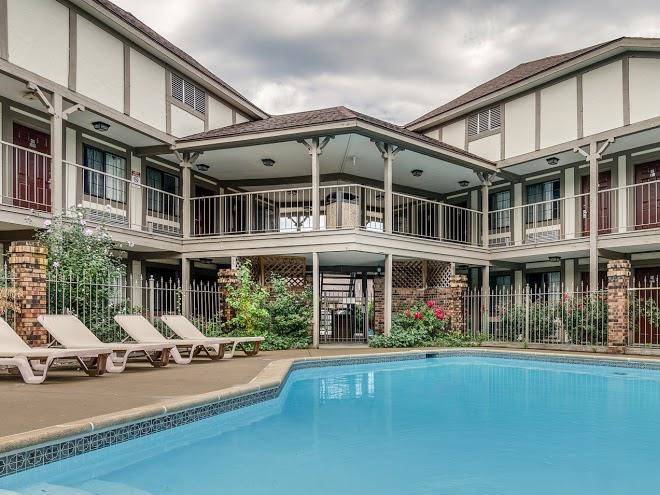 Econo lodge university Lawrence