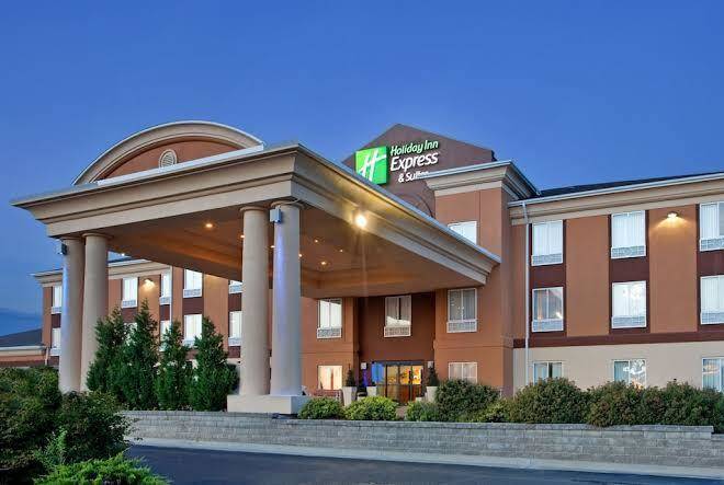 Holiday inn express & suites lawrence