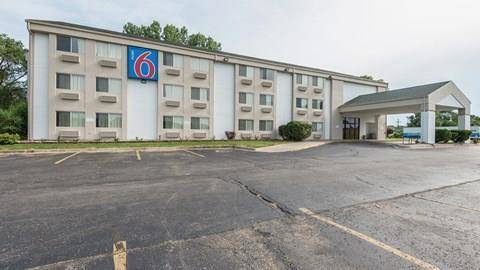 Motel 6 lawrence ks
