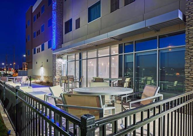 Holiday inn express & suites lenexa overland park area