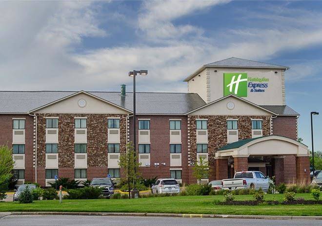 Holiday inn express & suites olathe south