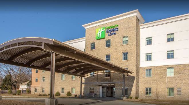 Holiday inn express & suites shawnee kansas city west