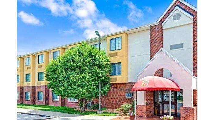 Super 8 by wyndham overland park metcalf convention center