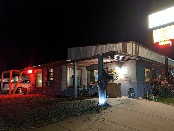 Dalton's bedpost motel