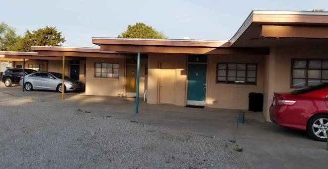 Backyard lodge motel