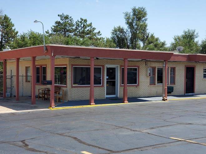 Economy inn pratt