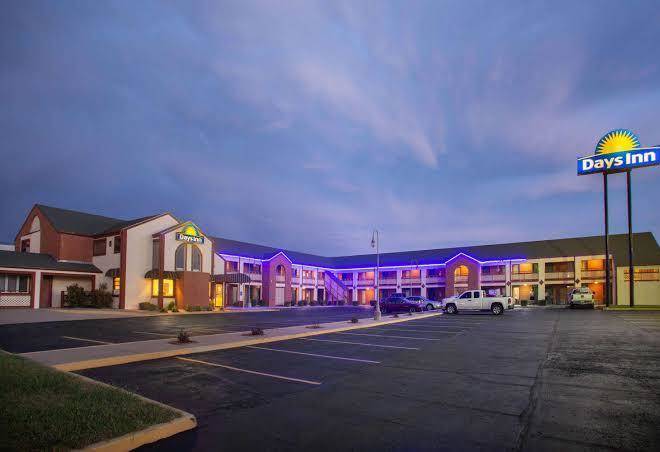 Days inn by wyndham wichita west near airport
