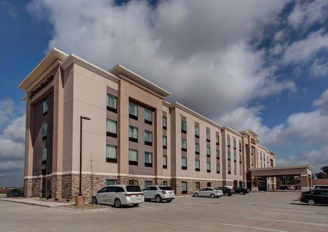 Hampton inn & suites wichita airport