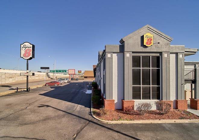 Super 8 by wyndham wichita airport