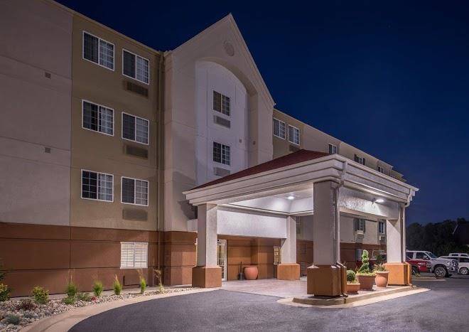Candlewood suites topeka west
