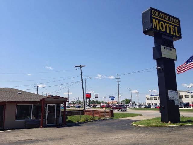 Country club motel
