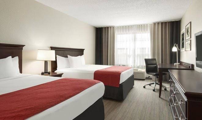 Country inn & suites by radisson kansas city at village west ks