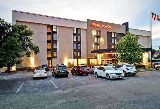 Hampton inn i 75 lexington hamburg area