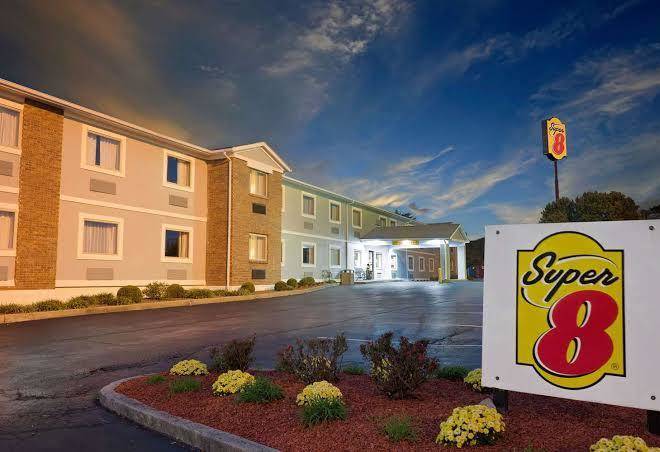 Super 8 by Wyndham Lexington Hamburg Area
