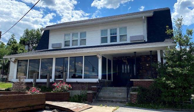 Twin lakes ice creamery & inn