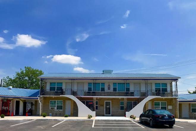 Horse cave motel